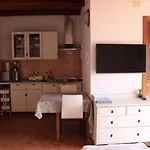 And Robert ゲストハウス ロヴィニ