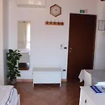 Rooms And Apartments Robert 3*