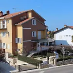 Rooms And Apartments Robert