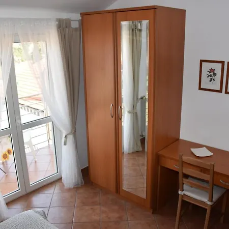 Guest house Rooms And Apartments Robert