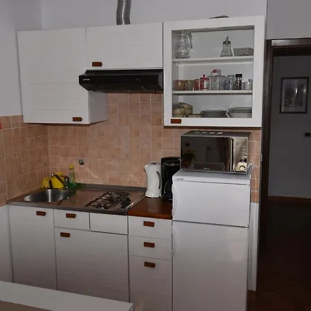 Rooms And Apartments Robert