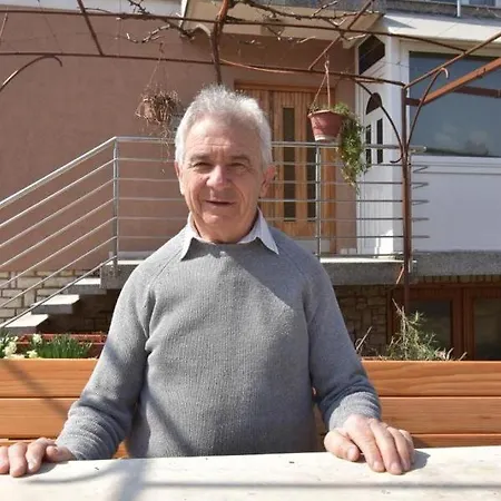 Rooms And Apartments Robert