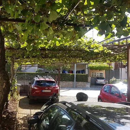 Rooms And Apartments Robert Gostinjska kuća