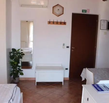 Rooms And Apartments Robert 3*