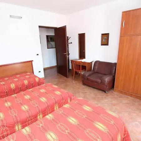 Rooms And Apartments Robert Gostinjska kuća 3*