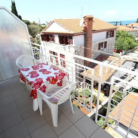 Rooms And Apartments Robert Guest house 3*